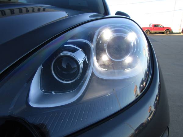 2015 Porsche Macan S AWD Premium Plus Only 45K Miles - cars & trucks... for sale in Cedar Rapids, IA 52402, IA – photo 7