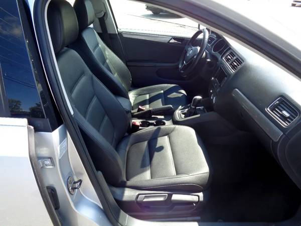 2015 Volkswagen Jetta Sedan 4dr Auto 1 8T SE w/Connectivity/Navig for sale in Greenville, SC – photo 4