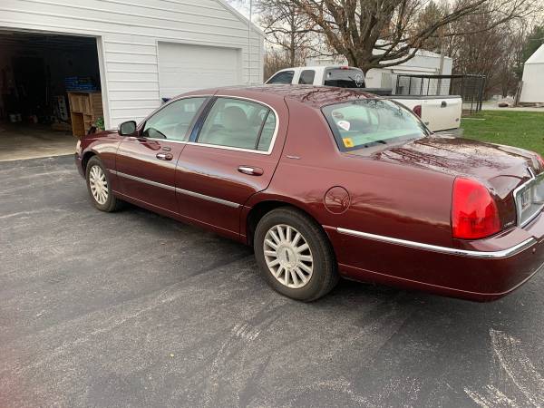 2004 Lincoln Town Car - cars & trucks - by owner - vehicle... for sale in Montgomery, IN – photo 4