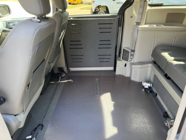 2008 Chrysler Town and Country Braun Entervan - - by for sale in Flower Mound, TX – photo 9