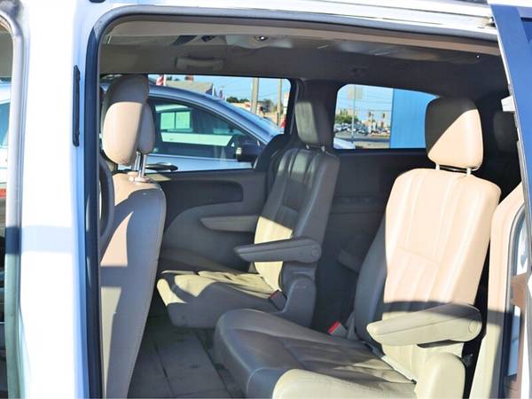 2014 Chrysler Town & Country Touring - Back Up Camera - 7 Seats - DVD for sale in Salem, MA – photo 10