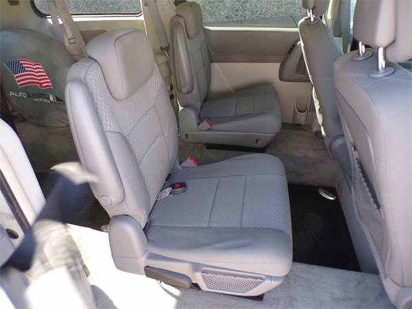 CHRYSLER TOWN & COUNTRY REAR MANUAL RAMP HANDICAPPED WHEELCHAIR VAN... for sale in Irving, MO – photo 18