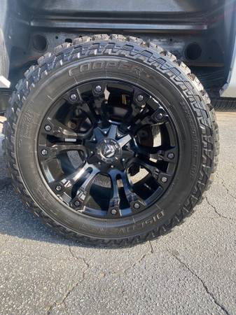Lifted 14 duramax LTZ 4x4 clean title southern truck sharp ride for sale in Easley, SC – photo 9