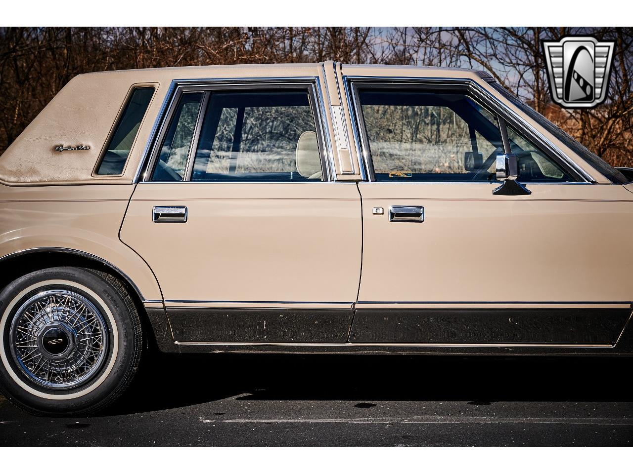 1988 Lincoln Town Car for sale in O'Fallon, IL – photo 50