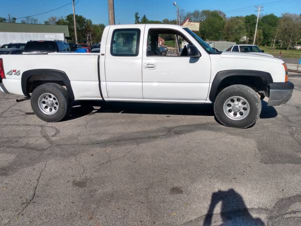 04 CHEVY SILVERADO 1500 - - by dealer - vehicle for sale in Des Moines, IA – photo 2