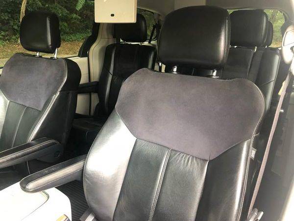 2011 Chrysler Town and Country Limited 4dr Mini Van - WHOLESALE... for sale in Fredericksburg, VA – photo 20