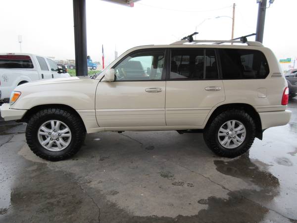 2005 LEXUS LX470 V-8 4X4 ULTIMATE LUXURY OFFROAD SUV! for sale in Amarillo, TX – photo 2