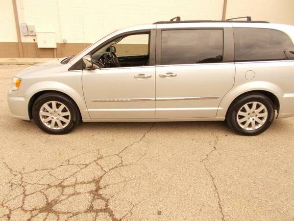 2012 CHRYSLER TOWN COUNTRY WARRANTY LEATHER CAMERA DVD SUNROOF LOADED for sale in New Lebanon, OH – photo 24