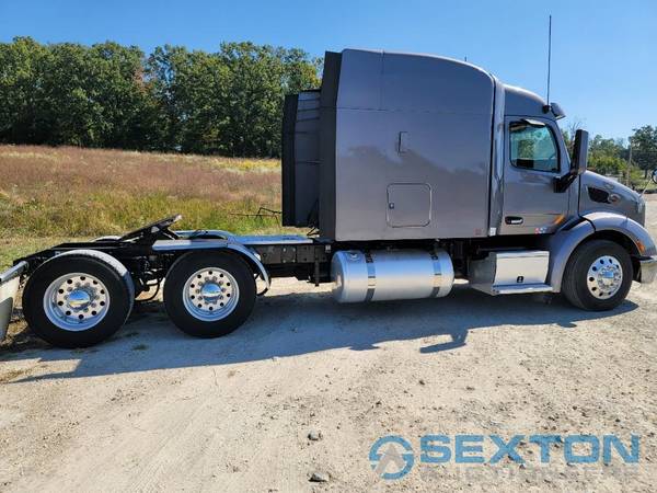2016 Peterbilt 579 - - by dealer - vehicle automotive for sale in Pomona, MO – photo 10