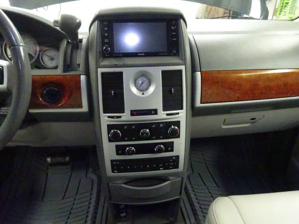 2008 Chrysler Town & Country*Walter P Touring*DVD/TV*Back up... for sale in West Allis, WI – photo 8