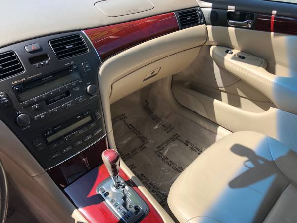 *** 2002 Lexus ES300 CARFAX CERTIFIED! ONLY 121K MILES! NICE! for sale in milwaukee, WI – photo 9