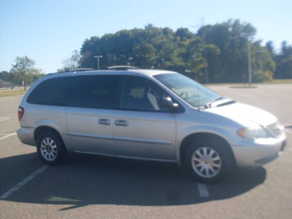 2002 CHRYSLER TOWN &COUNTRY 95 k for sale in Islandia, NY – photo 3