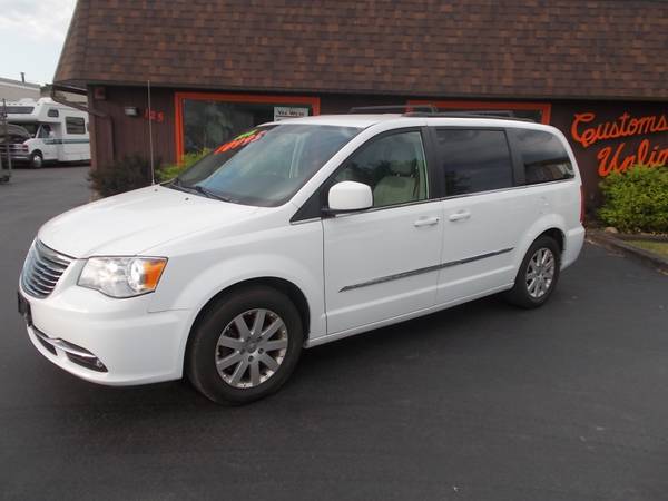 2015chrysler town & country - cars & trucks - by dealer - vehicle... for sale in West Seneca, NY – photo 2