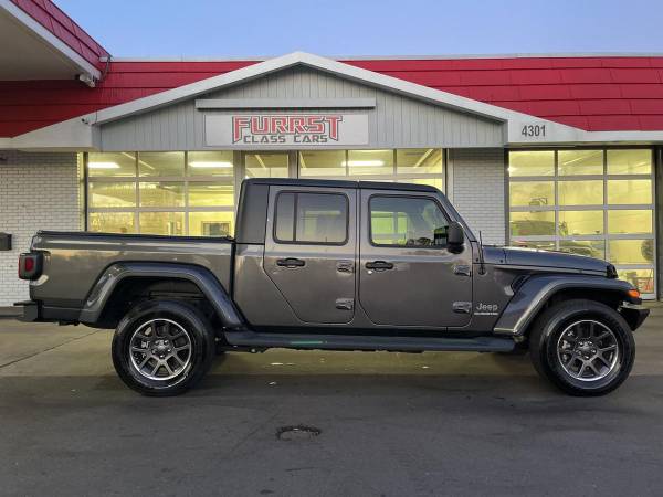 2021 Jeep Gladiator Overland 4x4 4dr Crew Cab 5 0 ft SB - CALL/TEXT for sale in Charlotte, NC – photo 2