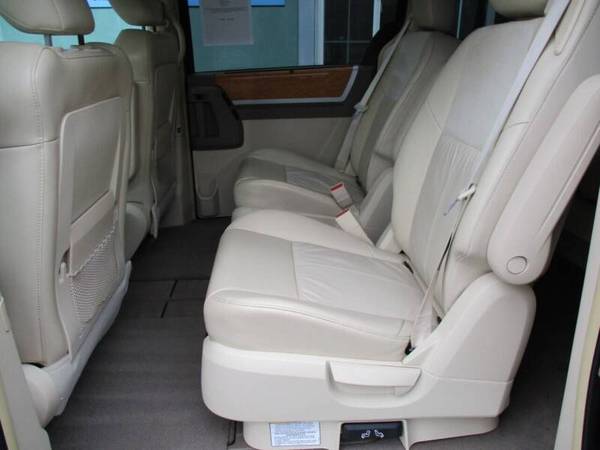 2008 Chrysler Town and Country Limited 4dr Mini Van - cars & trucks... for sale in Youngstown, OH – photo 21