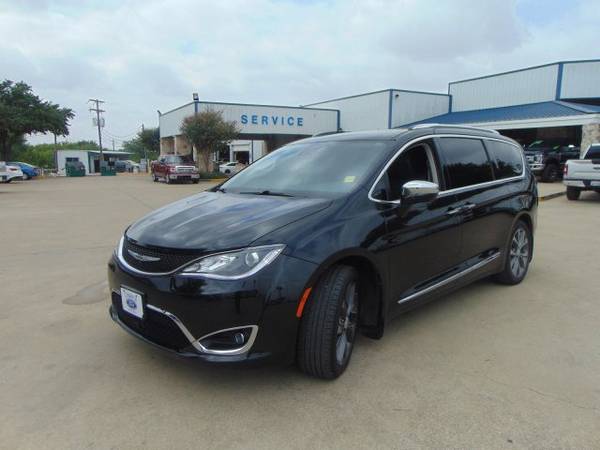 2017 Chrysler Pacifica Limited (Mileage: 45,365) for sale in Devine, TX – photo 3