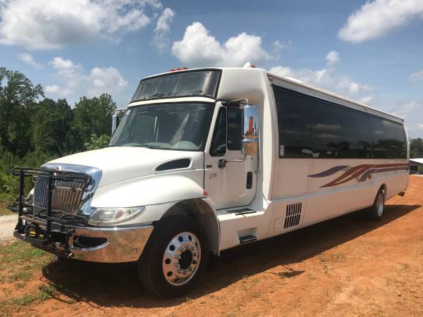 2010 INTERNATIONAL PC105 KRYSTAL 32 PASSENGER BUS WITH WHEELCHAIR LIFT for sale in Richmond, FL – photo 2