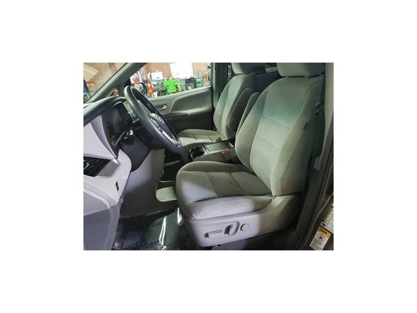 2017 Toyota Sienna LE 31k Wheelchair Mobility Handicap ADA Compliant... for sale in Wichita, OH – photo 21