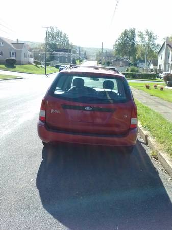 03 Ford Focus SE Wagon 4D One Owner for sale in Bethlehem, PA – photo 2