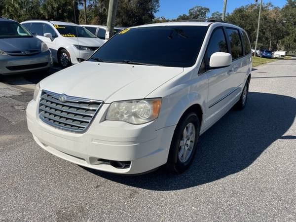 2010 Chrysler Town & country mini van super clean leather loaded for sale in Deland, FL – photo 4