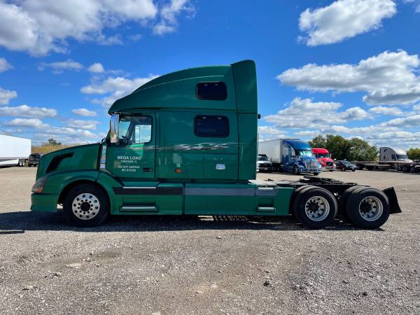 For sale 2006 Volvo VNL Large Cab, with D12 Engine 10 speed Eaten for sale in Chicago, IL – photo 2