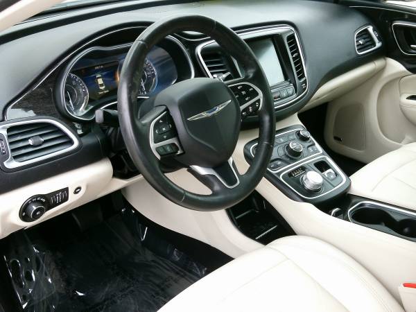 2015 Chrysler 200 C-HEATED LEATHER! NAVIGATION! REMOTE START! for sale in Silvis, IA – photo 9