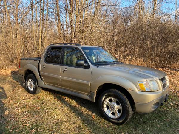 2001 Ford Explorer sport track 4x4 - cars & trucks - by owner -... for sale in milwaukee, WI – photo 2