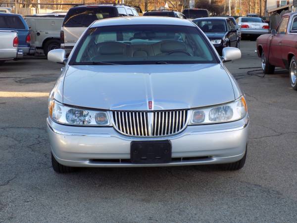 2001 LINCOLN TOWN CAR SIGNAT - - by dealer - vehicle for sale in Brockton, MA – photo 2