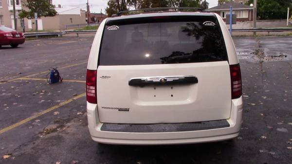 2008 Chrysler Town and Country Touring Minivan **3rd Row**DVD Player** for sale in Lockport, NY – photo 6