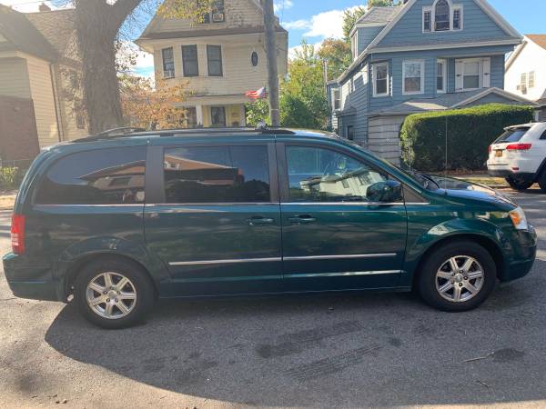 2009 Chrysler town and country for sale in Brooklyn, NY – photo 6