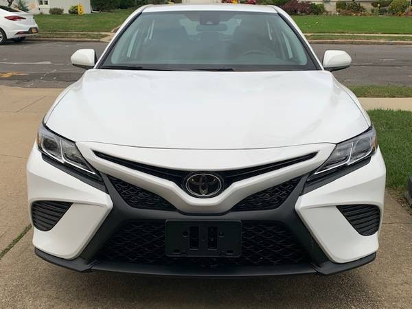 2019 Toyota Camry SE White and Black for sale in Valley Stream, NY – photo 2