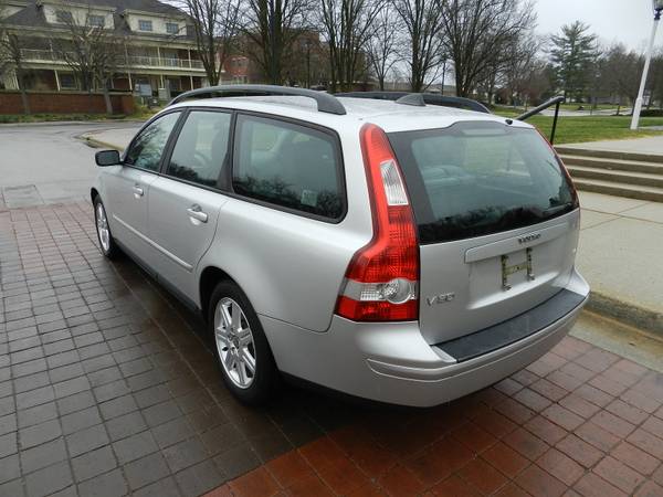 2006 Volvo V50 Wagon 1 Owner Southern Owned Very Low Miles for sale in Carmel, IN – photo 3