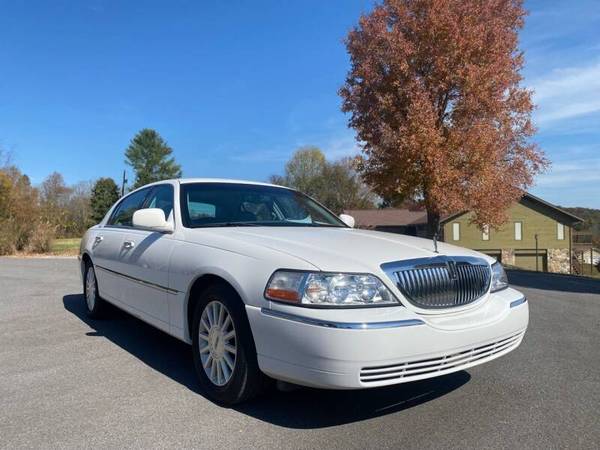 2004 LINCOLN TOWN CAR SIGNATURE - - by dealer for sale in Sevierville, TN – photo 18
