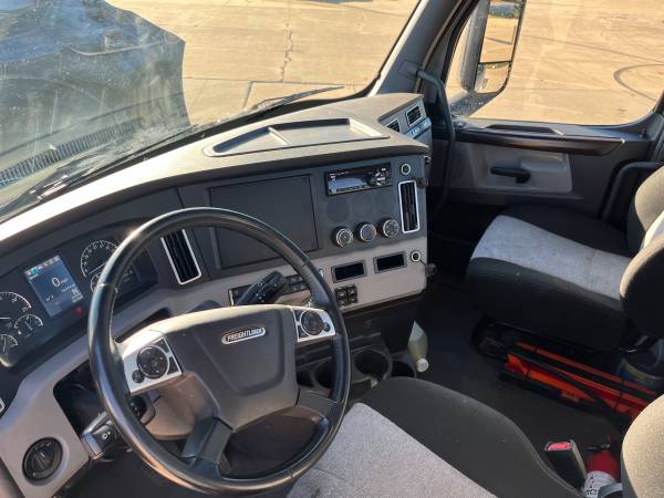 2020 Freightliner Cascadia Daycab for sale in Blue Island, IL – photo 14