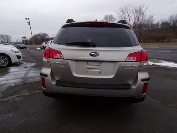 2014 Subaru Outback 4dr Wgn H6 Auto 3 6R Limited for sale in Vestal, NY – photo 8