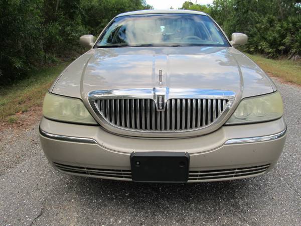 Lincoln Town Car - cars & trucks - by owner - vehicle automotive sale for sale in Labelle, FL – photo 2