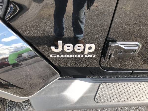 2020 JEEP GLADIATOR OVERLAND 4X4 - - by dealer for sale in GLASSBORO, NJ – photo 5