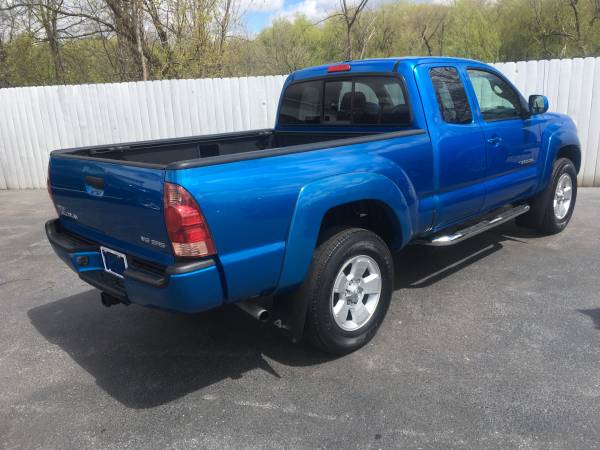 2006 Toyota Tacoma SR5 TRD Sport Package 6-Speed Manual 4 0 Liter for sale in Watertown, NY – photo 4