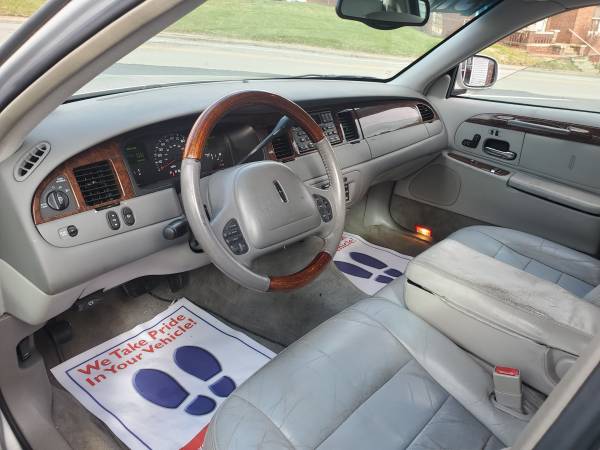 2001 Lincoln Town Car Signature Series for sale in New Lexington, OH – photo 3