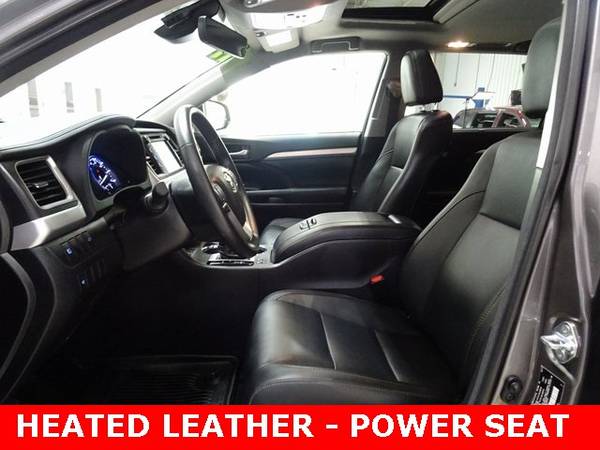 2017 Toyota Highlander Hybrid XLE Predawn Gray Mica for sale in Cedar Falls, IA – photo 3