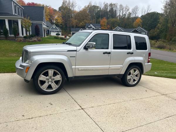 2011 Jeep Liberty 4x4 Sport LOW MILES for sale in Grand Rapids, MI – photo 2