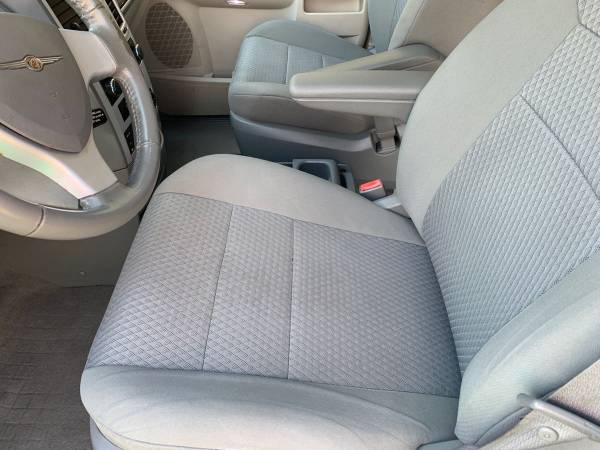 2009 Chrysler Town & Country for sale in Kings Park, NY – photo 19