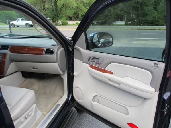 2007 Chevrolet Suburban LTZ 1500 4WD for sale in Roanoke, VA – photo 23