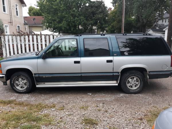 1993 chevy suburban 1500 for sale in Davenport, IA