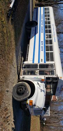 2000 T444E 44 passenger bus and camper for sale in NOBLESVILLE, IN – photo 2