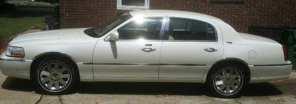 2005 Lincoln Town Car Limited Edition Towncar - cars & trucks - by... for sale in Charlotte, NC