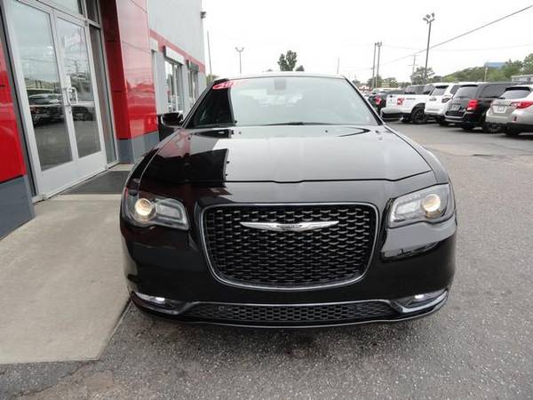 2017 Chrysler 300 S V6 AWD * NAVIGATION * PANO ROOF * MUST SEE!! for sale in GRANDVILLE, MI – photo 3
