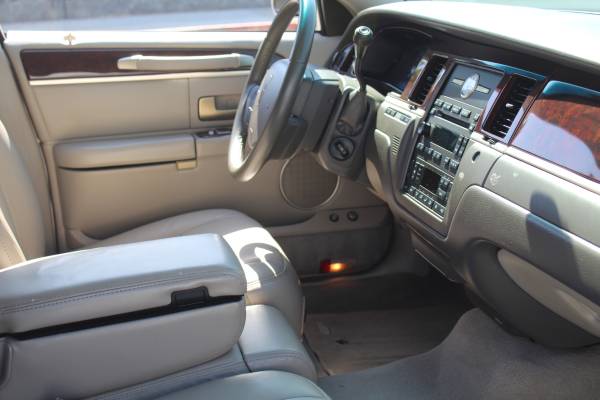 2006 LINCOLN TOWN CAR 4D V8 SIGNATURE SEDAN. WE FINANCE ANYONE OAD! for sale in North Hollywood, CA – photo 11