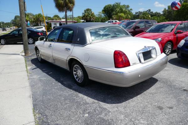 2002 LINCOLN TOWN CAR SIGNATURE! - - by dealer for sale in Clearwater, FL – photo 3