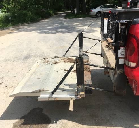 2001 F350 4x4 Diesel with Auto Tommy liftgate for sale in Willis, MI – photo 3
